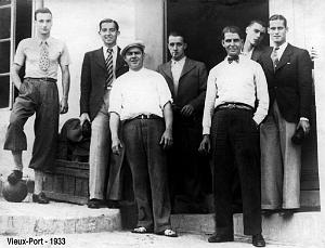 MERS EL KEBIR F UNE BROCHETTE DE PLAY BOYS AU VIEUX PORT 1933